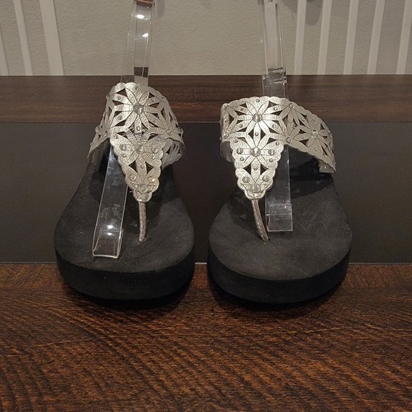 Yellow Box Silver Rhinestones Perforated‎ Flowers Flip Flops Wedge Sandals sz 7 - Picture 3 of 13